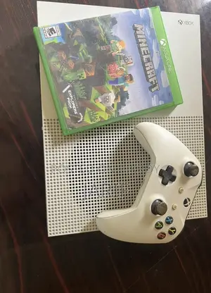 Xbox One S 500gb + Minecraft