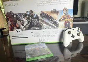 Xbox One S 500gb + Minecraft