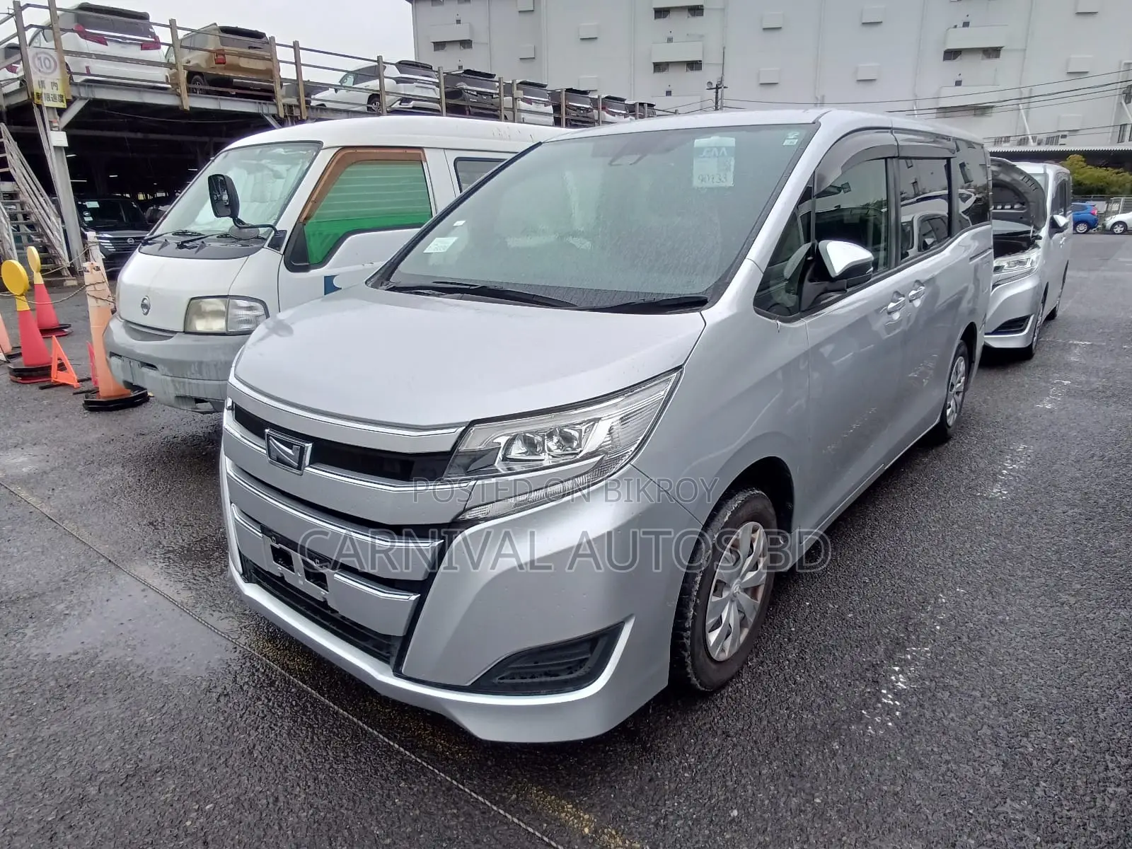 Toyota Noah X Hybrid Silver 2020