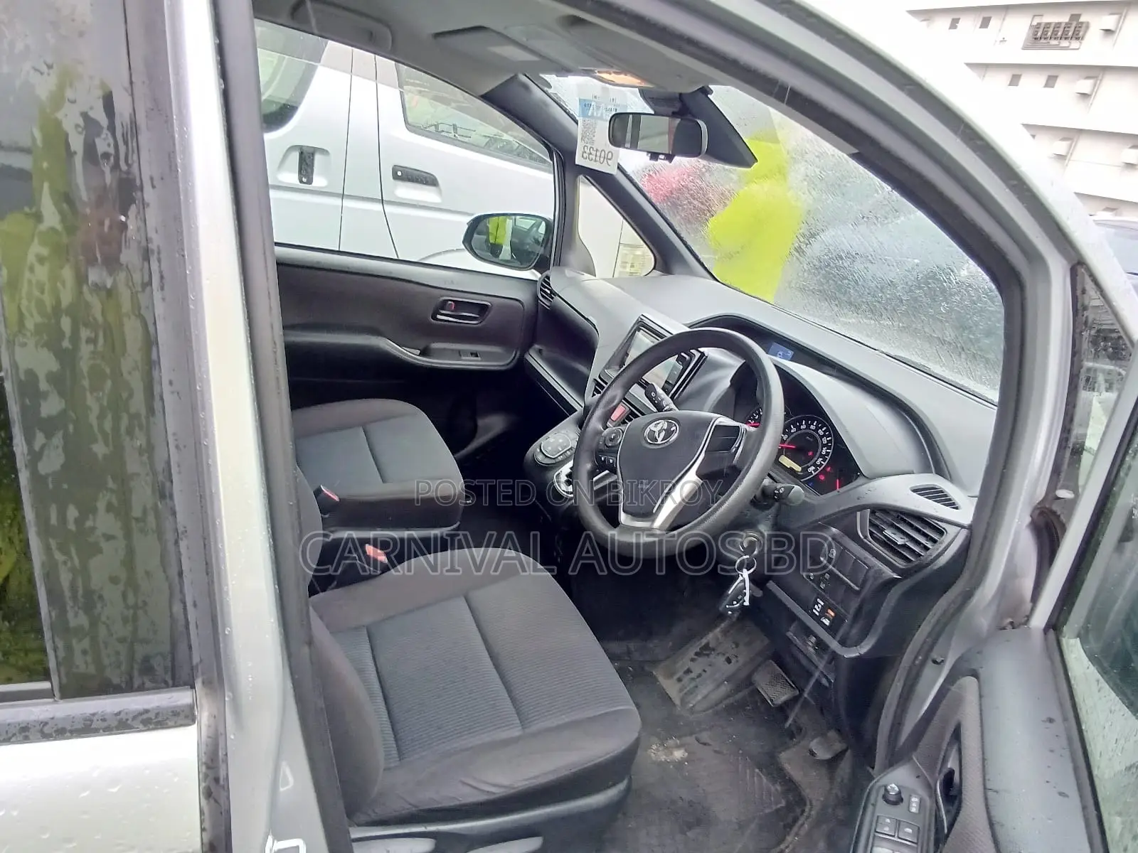 Toyota Noah X Hybrid Silver 2020