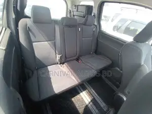 Toyota Noah X Hybrid Silver 2020