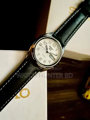 চমৎকার SEIKO 5 নিউমেরিক্যাল সানবার্স্ট হোয়াইট অটোমেটিক ঘড়ি
