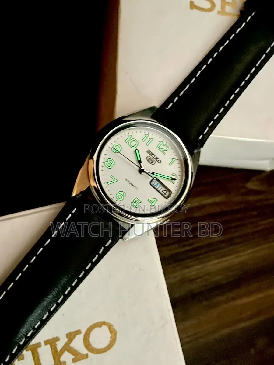 চমৎকার SEIKO 5 নিউমেরিক্যাল সানবার্স্ট হোয়াইট অটোমেটিক ঘড়ি