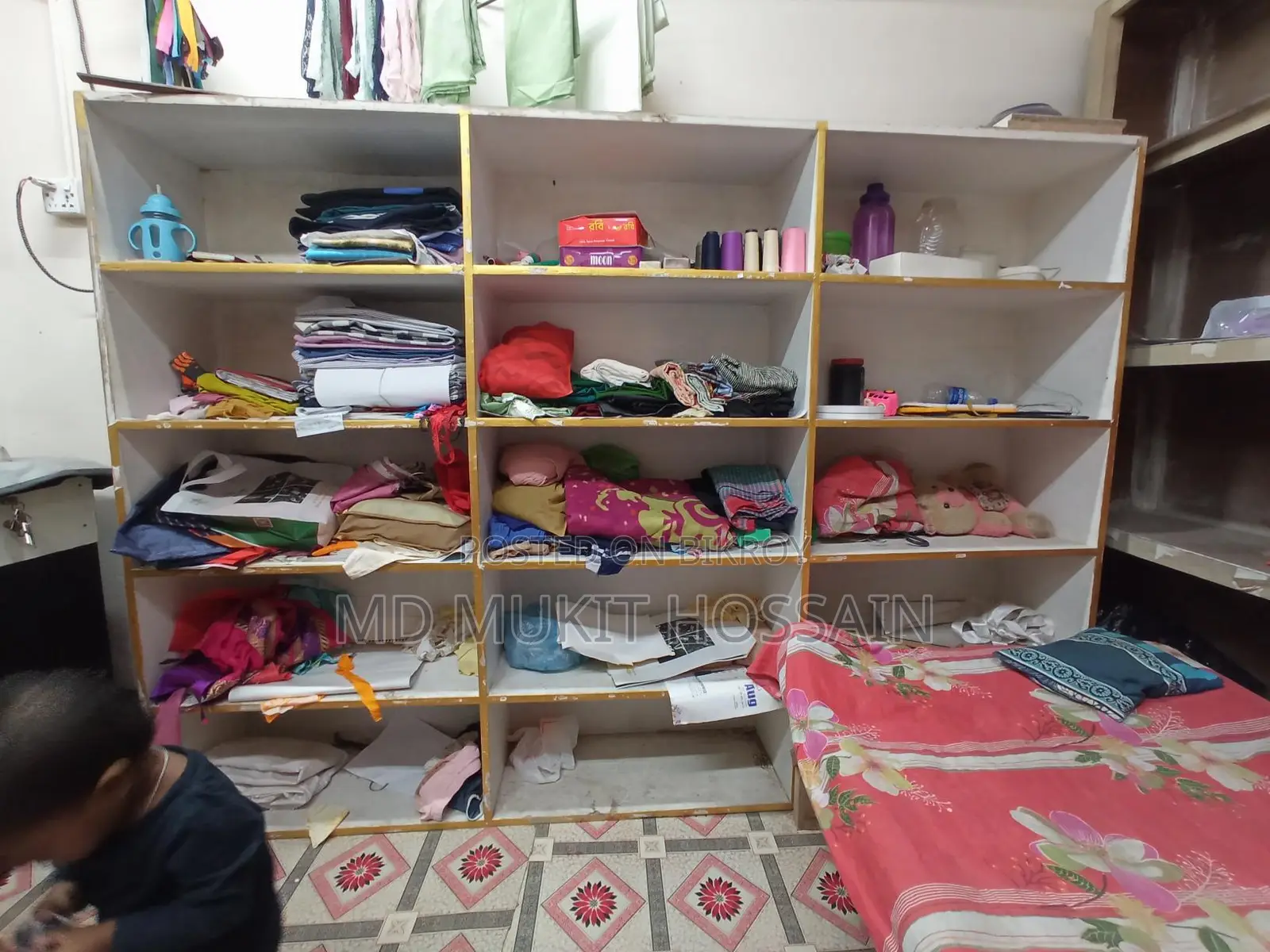 দুইটি ডিসপ্লে র‍্যাক বিক্রি হবে