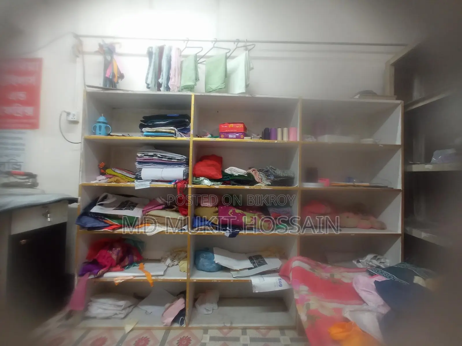 দুইটি ডিসপ্লে র‍্যাক বিক্রি হবে