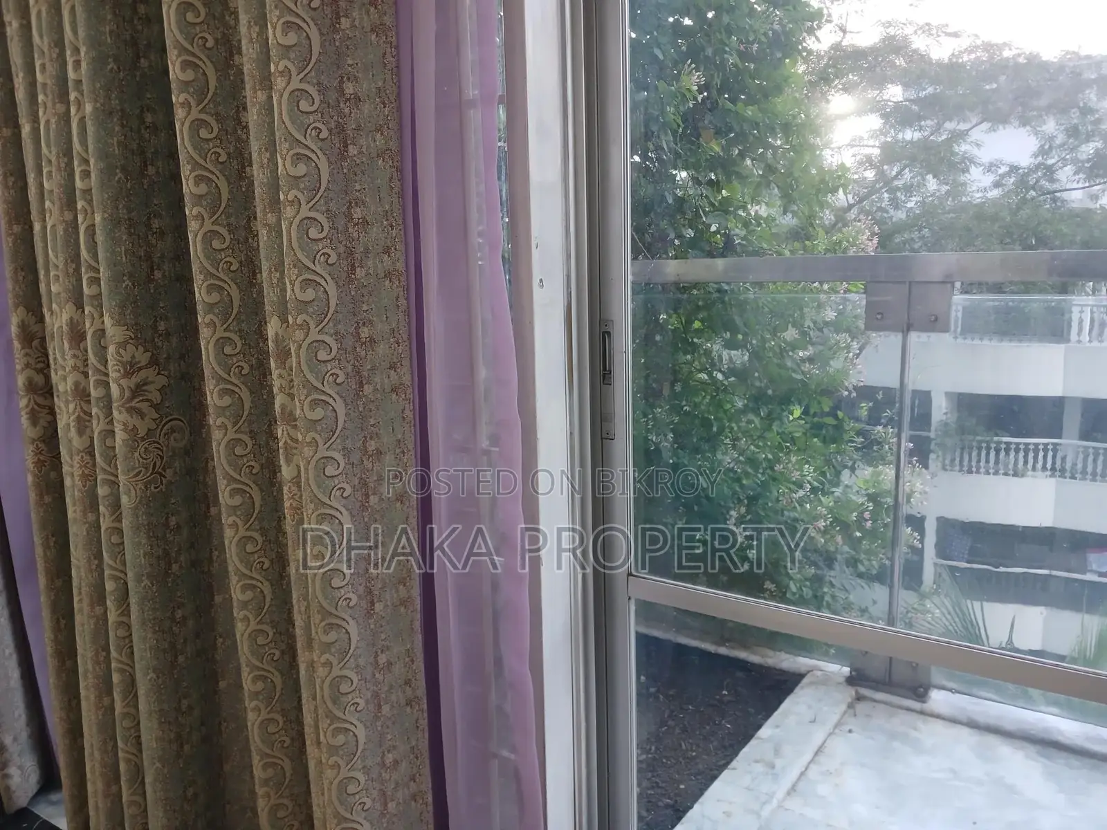 বারিধারা ডিপ্লোম্যাটিক জোনে বিলাসবহুল ৪ বেড ফার্নিশড অ্যাপার্টমেন্ট ভাড়া