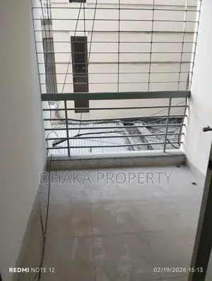 unfurnished2400 Sft Flat For Rent with Ac