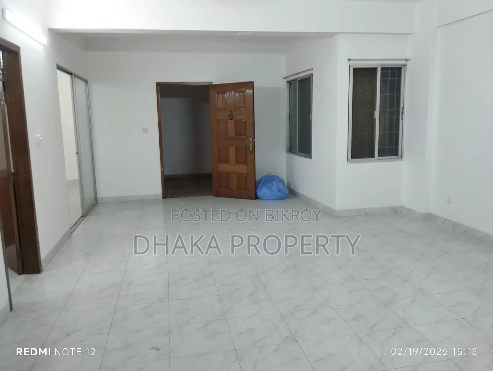 unfurnished2400 Sft Flat For Rent with Ac