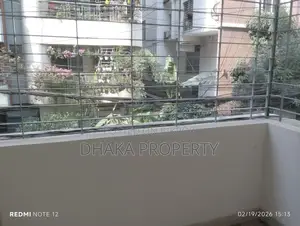 unfurnished2400 Sft Flat For Rent with Ac