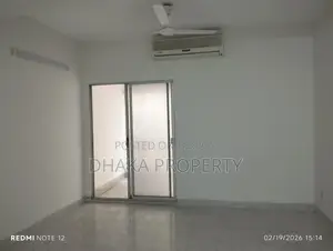 unfurnished2400 Sft Flat For Rent with Ac