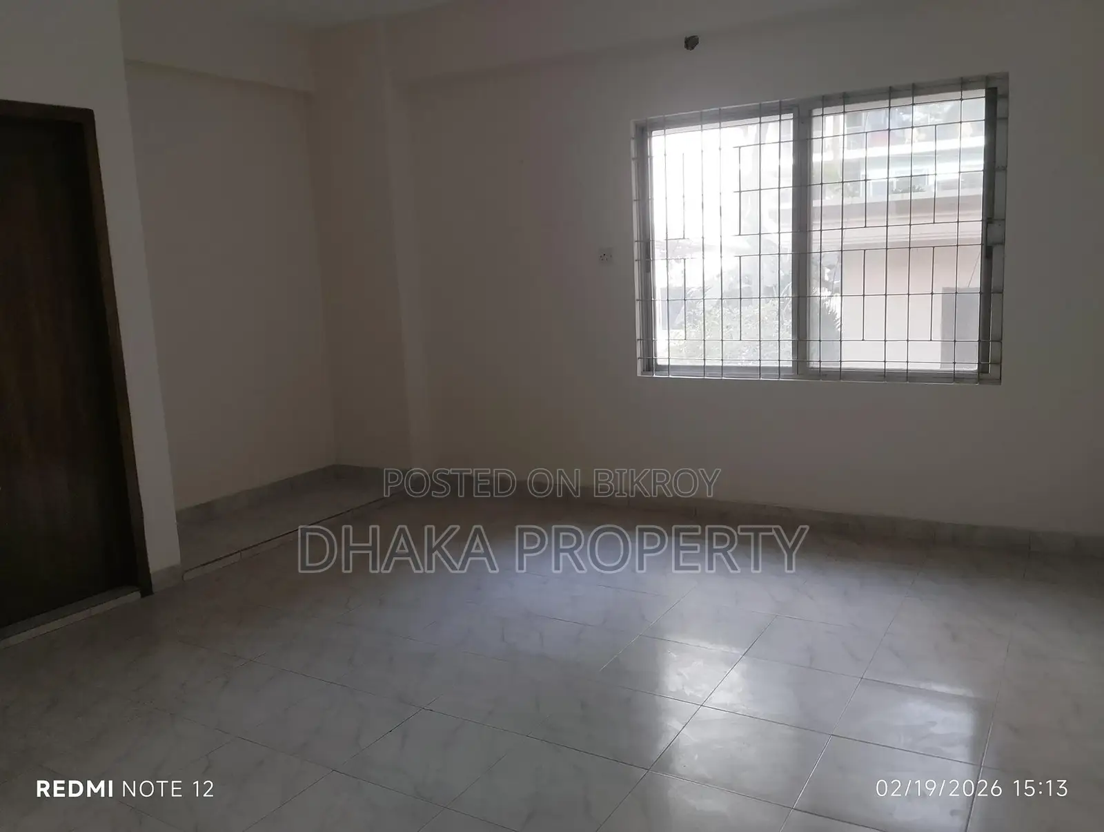 unfurnished2400 Sft Flat For Rent with Ac