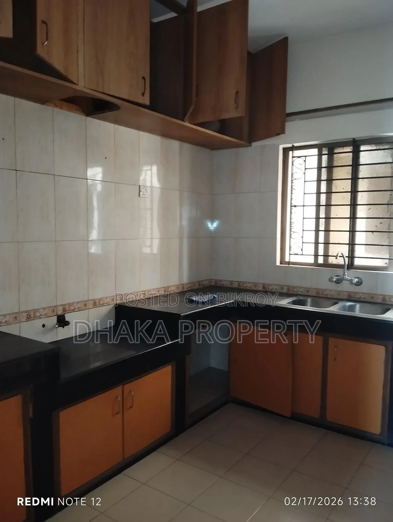 unfurnished2400 Sft Flat For Rent with Ac