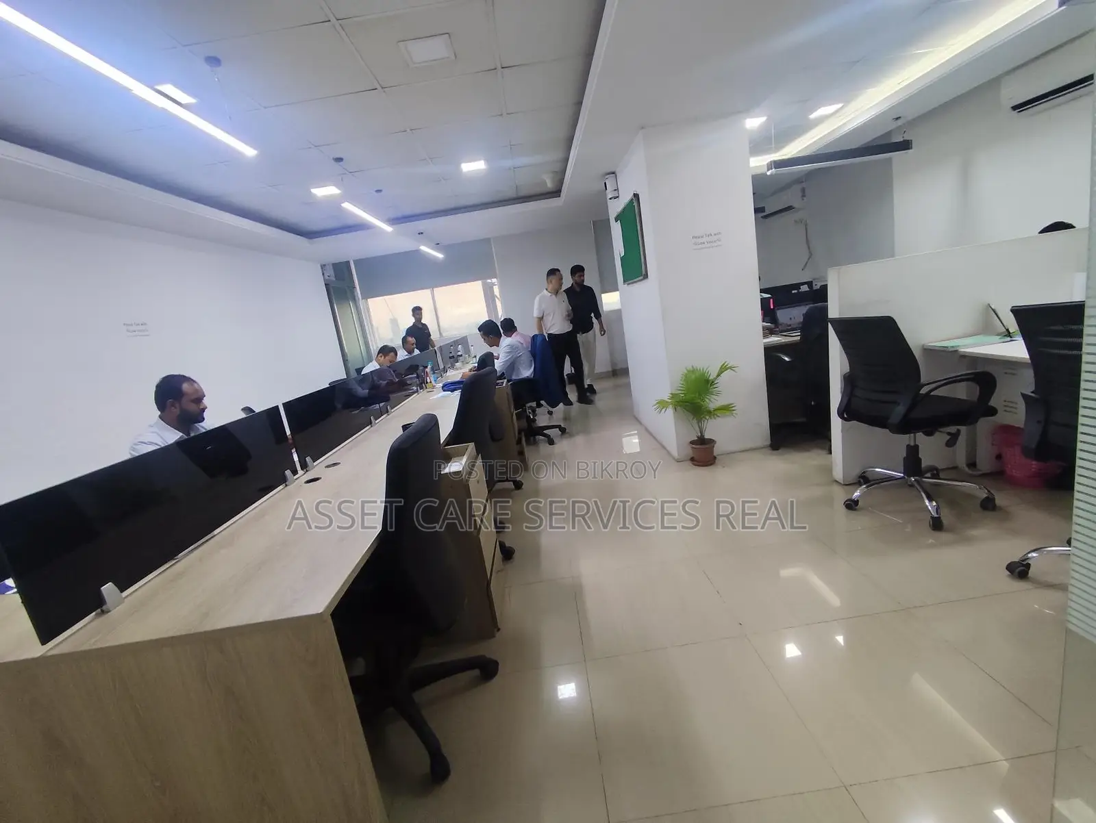 বনানীতে বাণিজ্যিক ফার্নিশড (৩২১৫-বর্গফুট) অফিস স্পেস ভাড়া