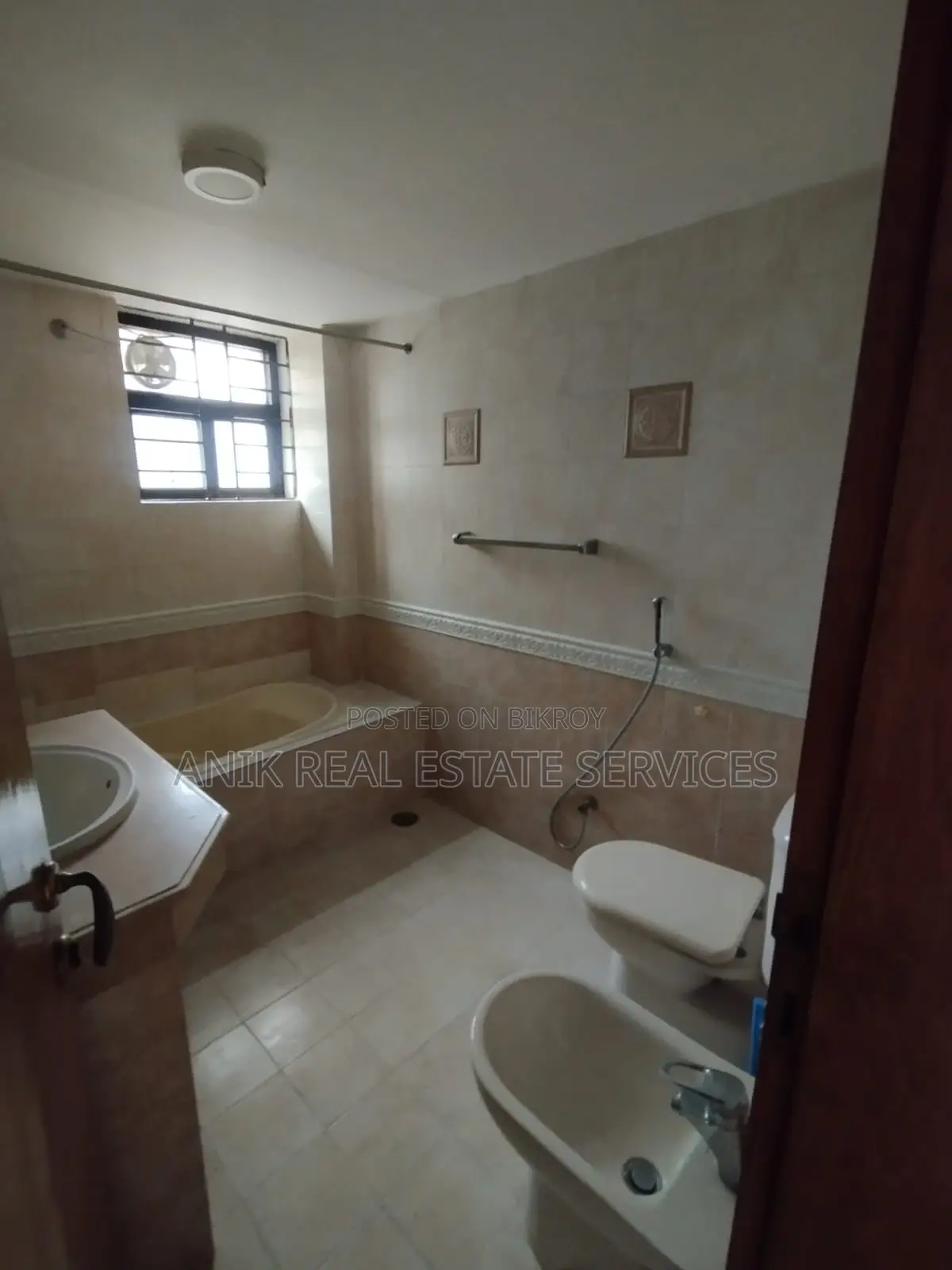 Good Quality 3 Bedroom Semi Farnised Flat Rent At Baridhara