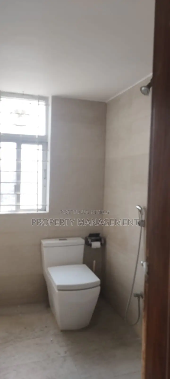 বনানীতে ২২০০ বর্গফুটের নতুন অ্যাপার্টমেন্ট ভাড়া, ৩ বেড ৩ বাথ, চমৎকার ভিউ