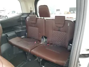 Toyota Noah Z Hyb Brown Seat 4PT 2022