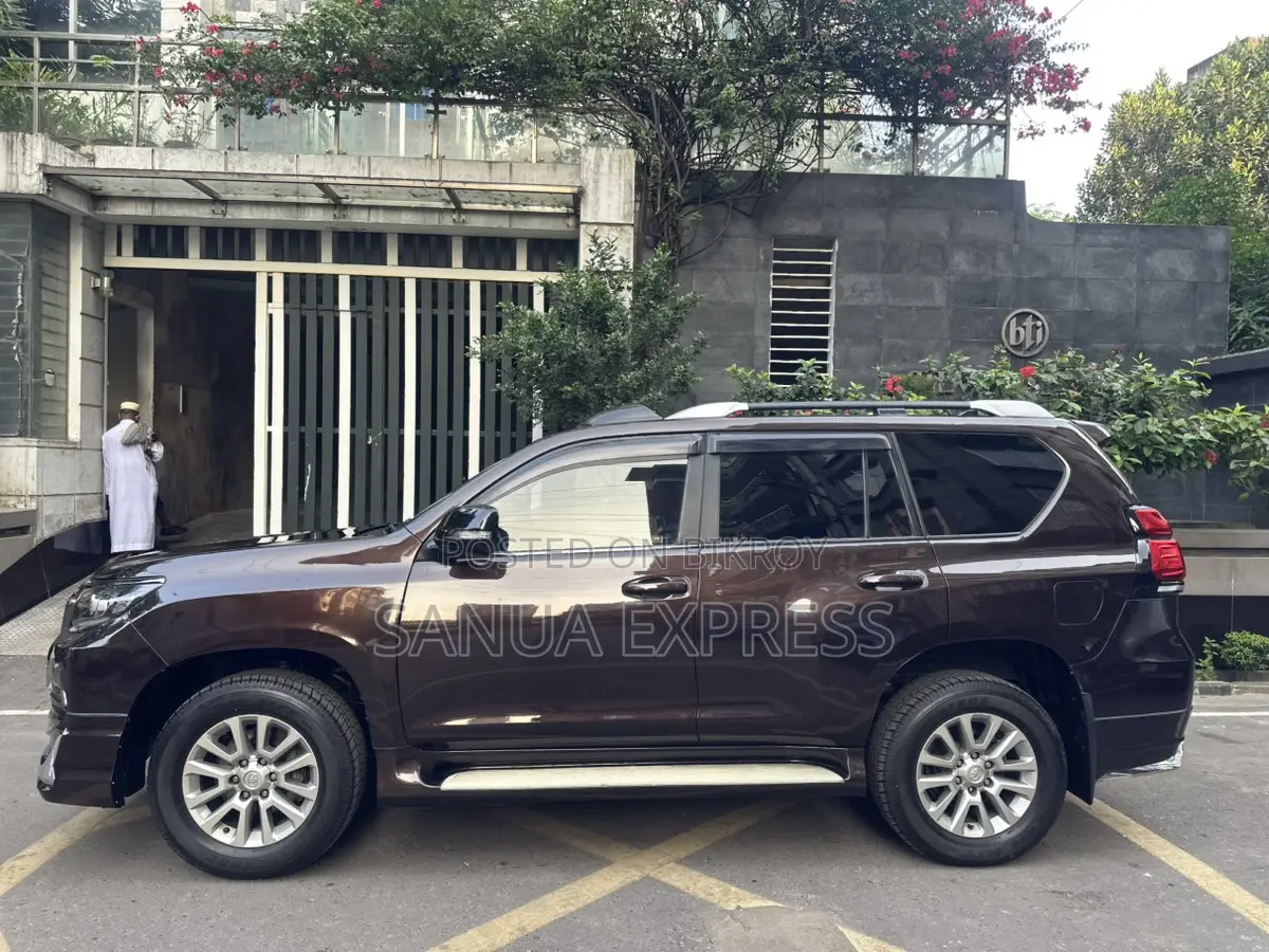 টয়োটা প্রাডো ল্যান্ড ক্রুজার টিএক্স ২০১৭