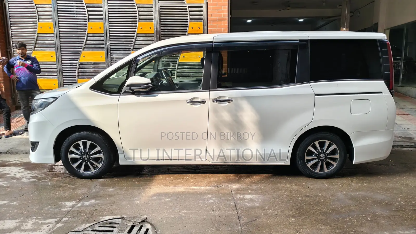 Toyota Esquire HV GI PREMIUM-PUSH 2020