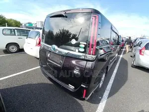 Toyota Noah Hybrid G Pkg Black 2021