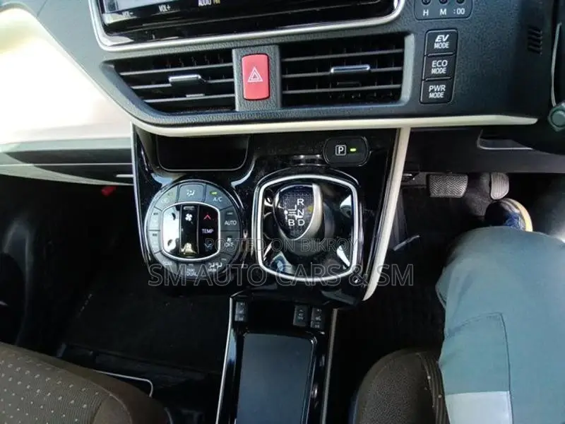Toyota Noah Hybrid G Pkg Black 2021