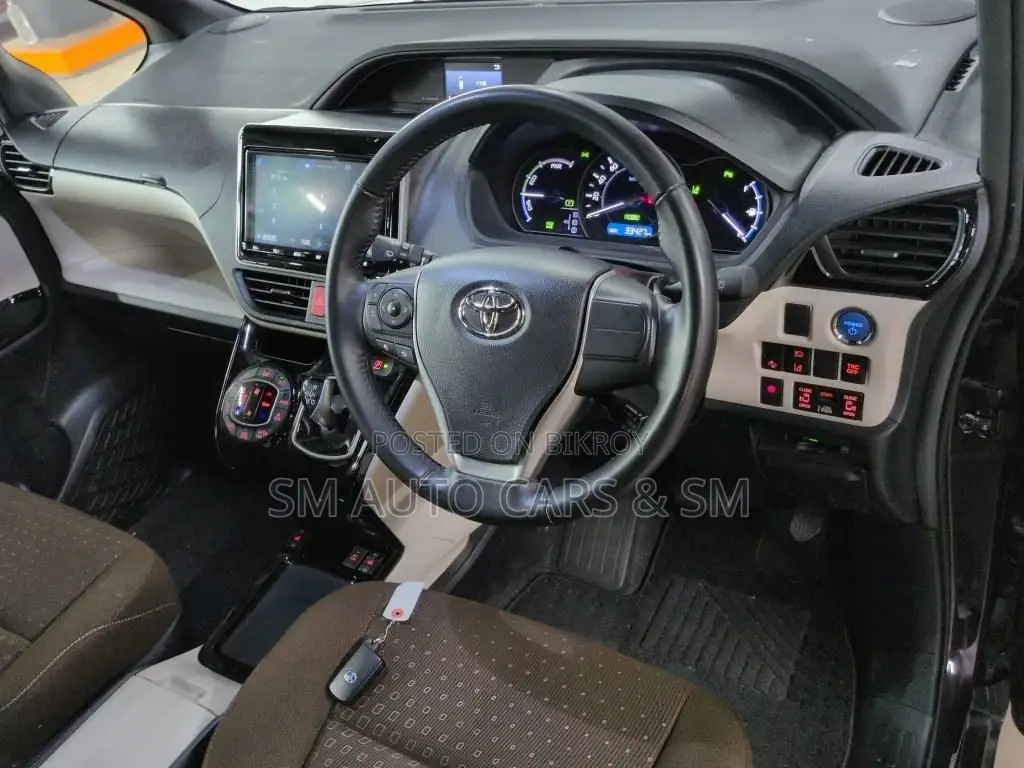 Toyota Noah Hybrid G Pkg Black 2021