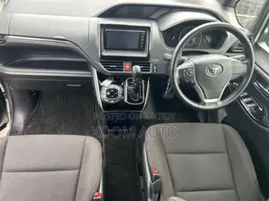 Toyota Esquire XI PKG SILVER COLOR 2020