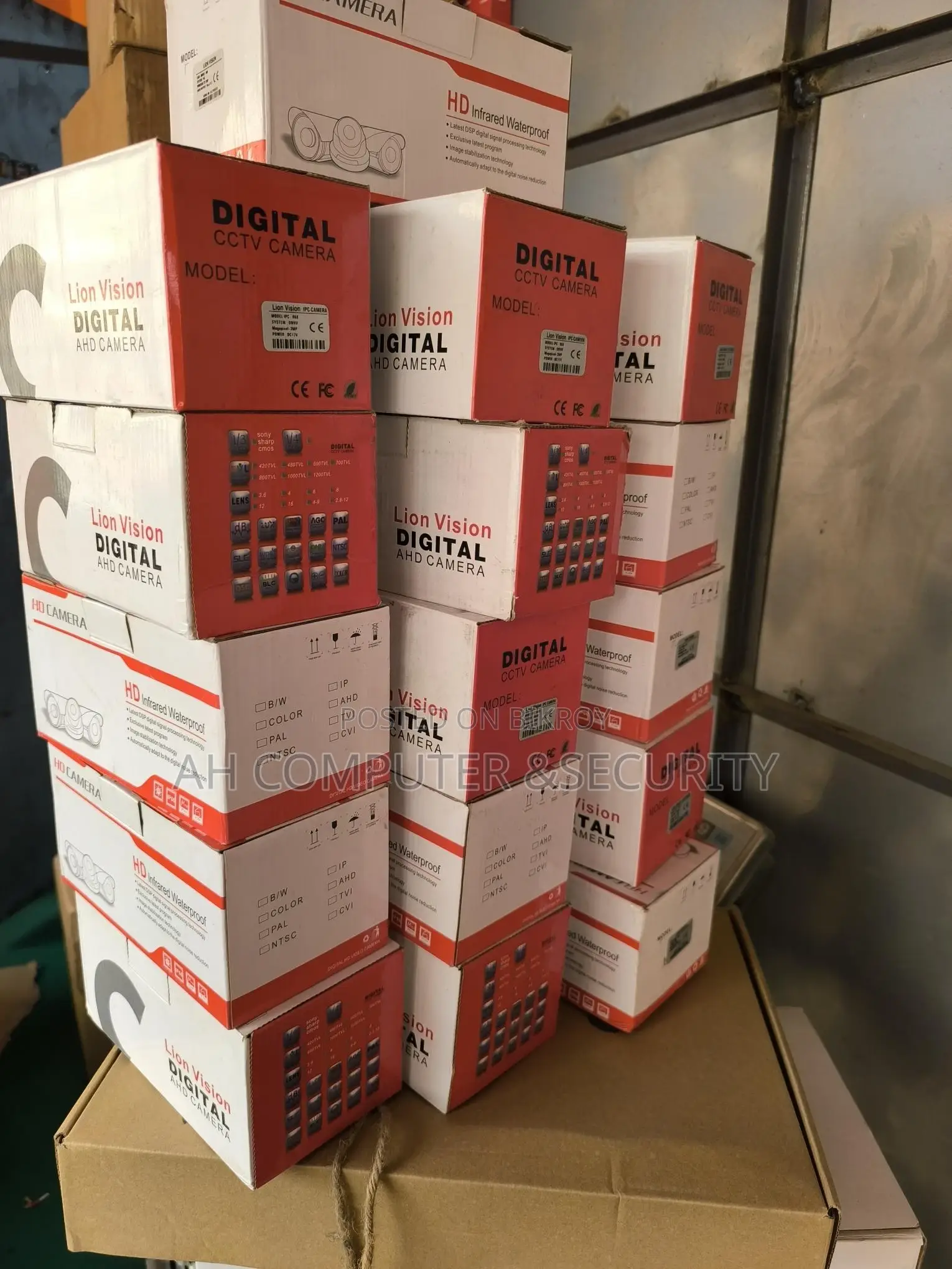 16 Piece New IP Camera 36 Channel NVR 1000GB HDD With Adapter