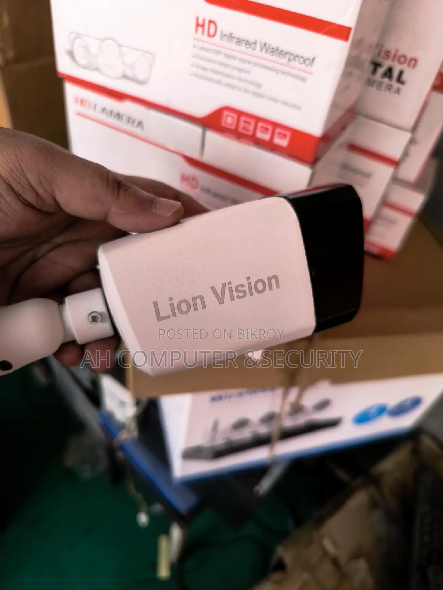 16 Piece New IP Camera 36 Channel NVR 1000GB HDD With Adapter