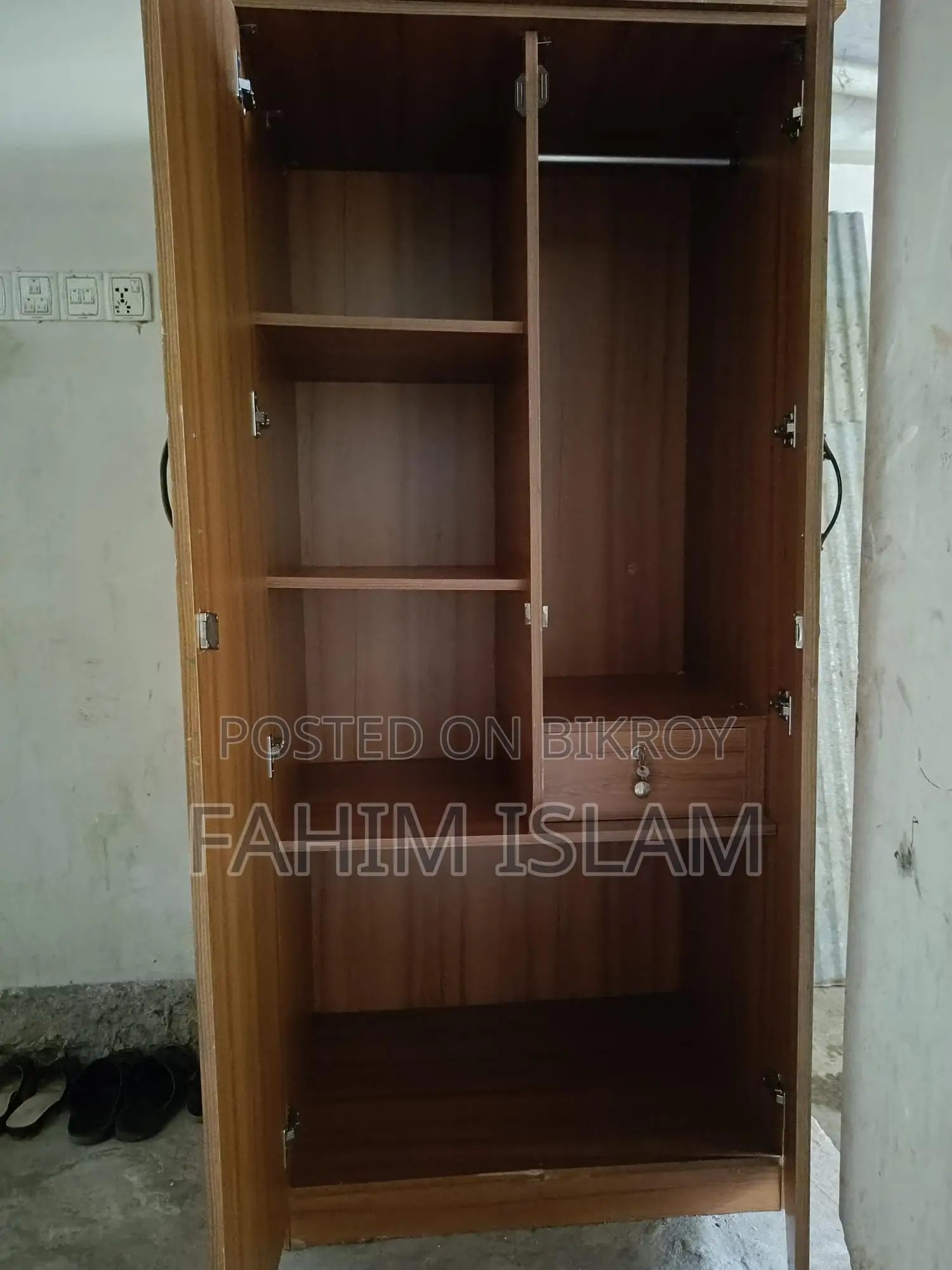 Almirah for Sale