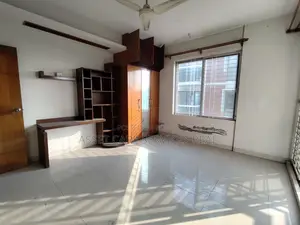 উত্তর বনানীতে ৩ বেডরুমের সেমি-ফার্নিশড এক্সক্লুসিভ অ্যাপার্টমেন্ট ভাড়া
