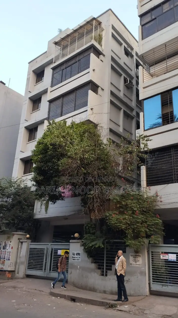 ধানমন্ডি ১৪/এ তে তৃতীয় তলায় 2476 SFT Flar বিক্রি