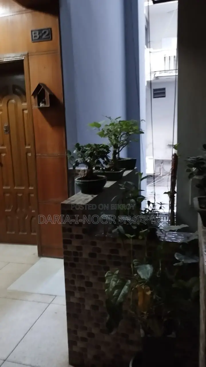 ধানমন্ডি ১৪/এ তে তৃতীয় তলায় 2476 SFT Flar বিক্রি