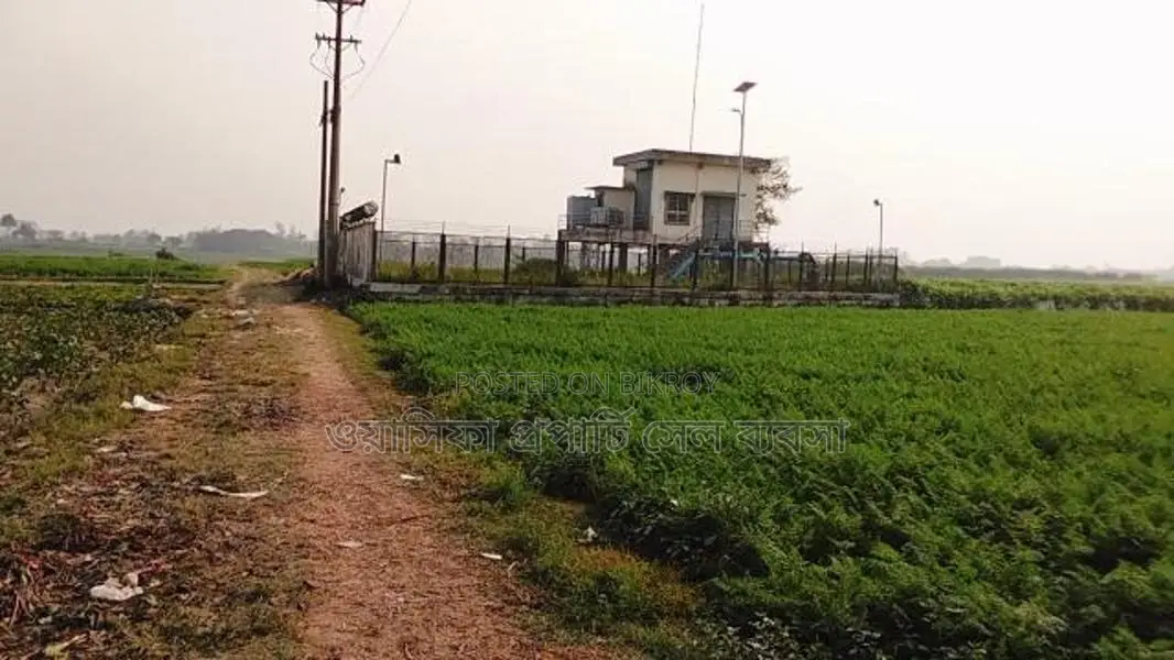 30 decimals of land for sale by the road
