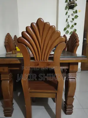 ডাইনিং টেবিল এবং ছয়টা চেয়ার বিক্রি হবে