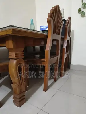 ডাইনিং টেবিল এবং ছয়টা চেয়ার বিক্রি হবে