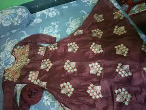 গাউন বিক্রয় করা হবে