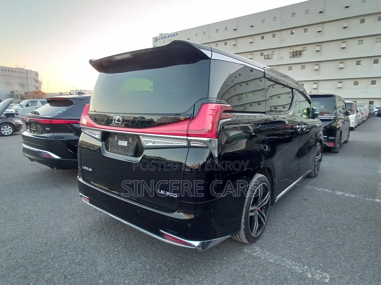 Toyota Alphard LEXUS LM300 FACELIFT 2020