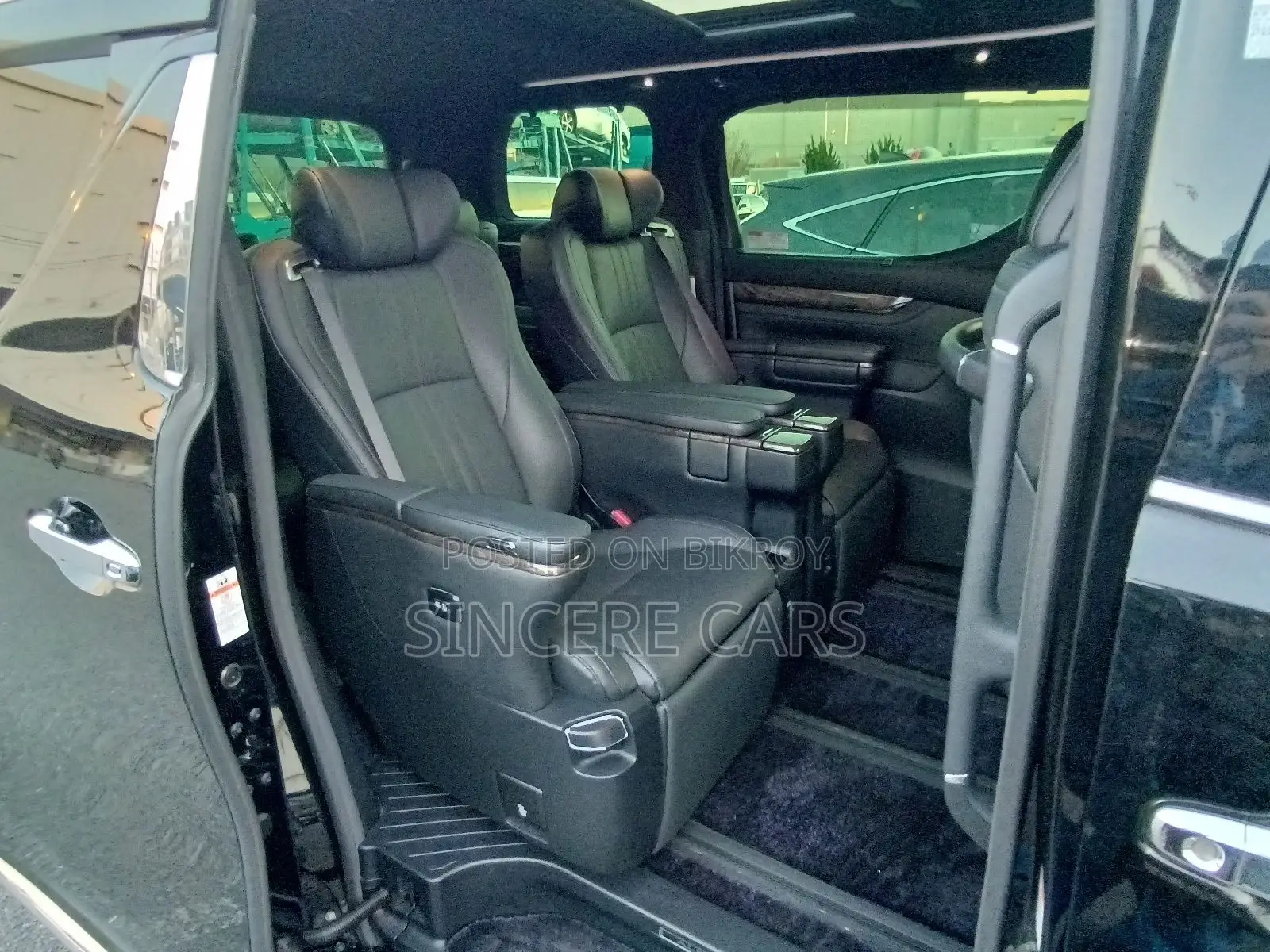 Toyota Alphard LEXUS LM300 FACELIFT 2020