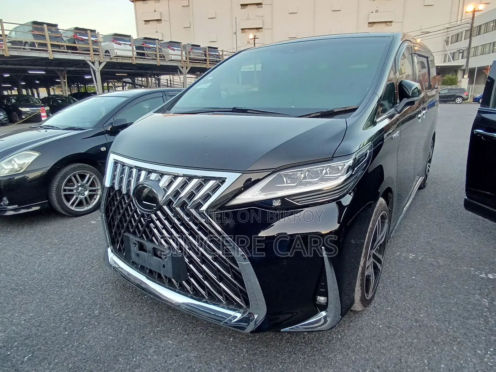 Toyota Alphard LEXUS LM300 FACELIFT 2020