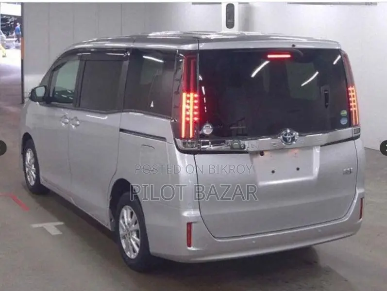 Toyota Noah X Pkg 2020