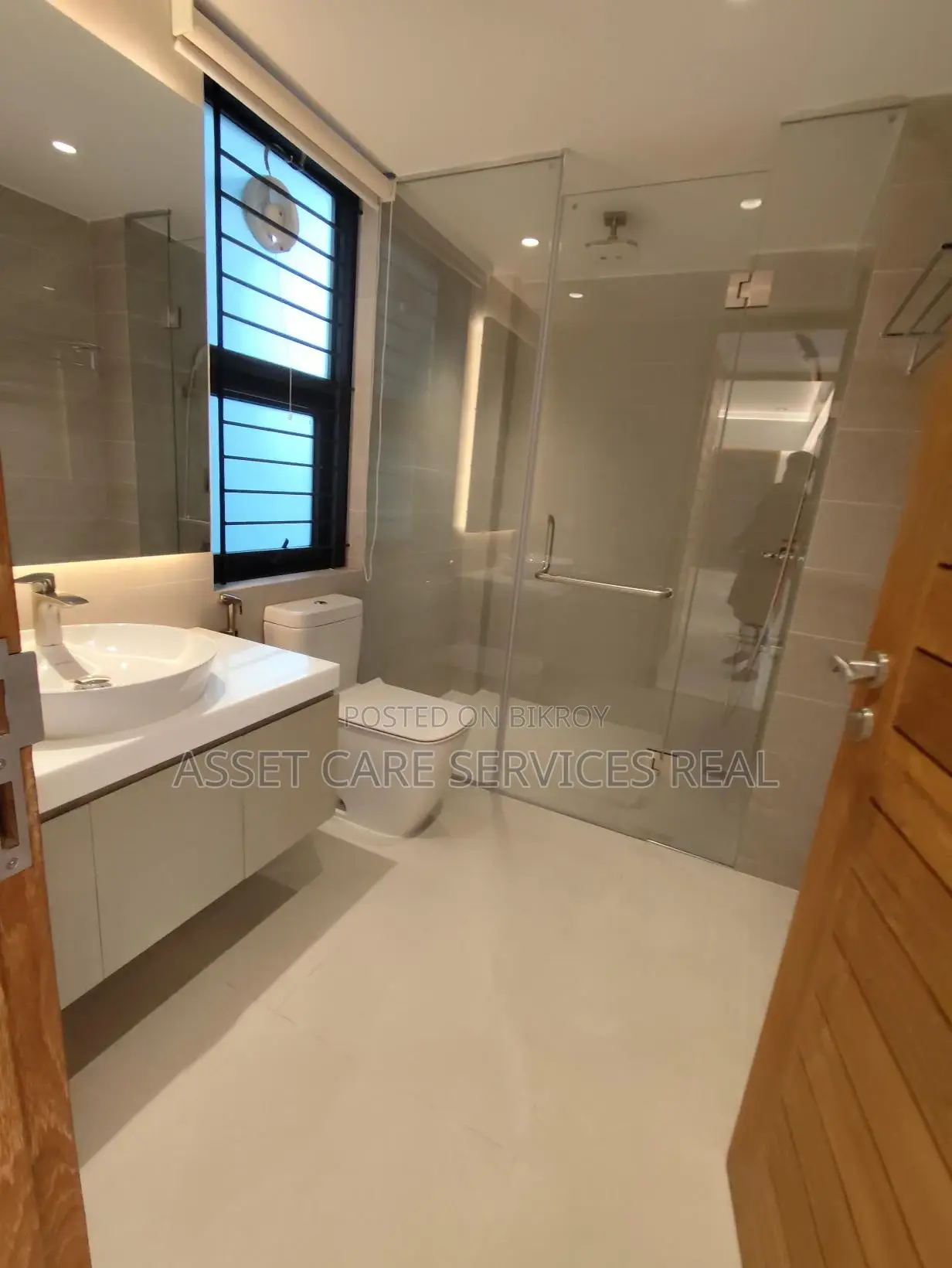 Luxury New 7320-Sqft 5Bed Lake View Duplex Apartment Rent North Gulshan