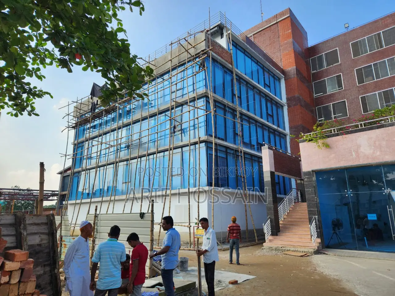 We provide all types of Thai glass and aluminum services