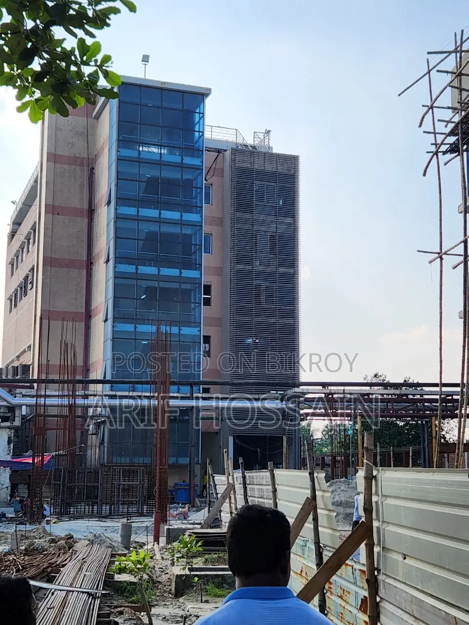 We provide all types of Thai glass and aluminum services