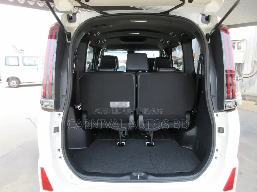 Toyota Noah SI WXB HYBRID PEARL 2021