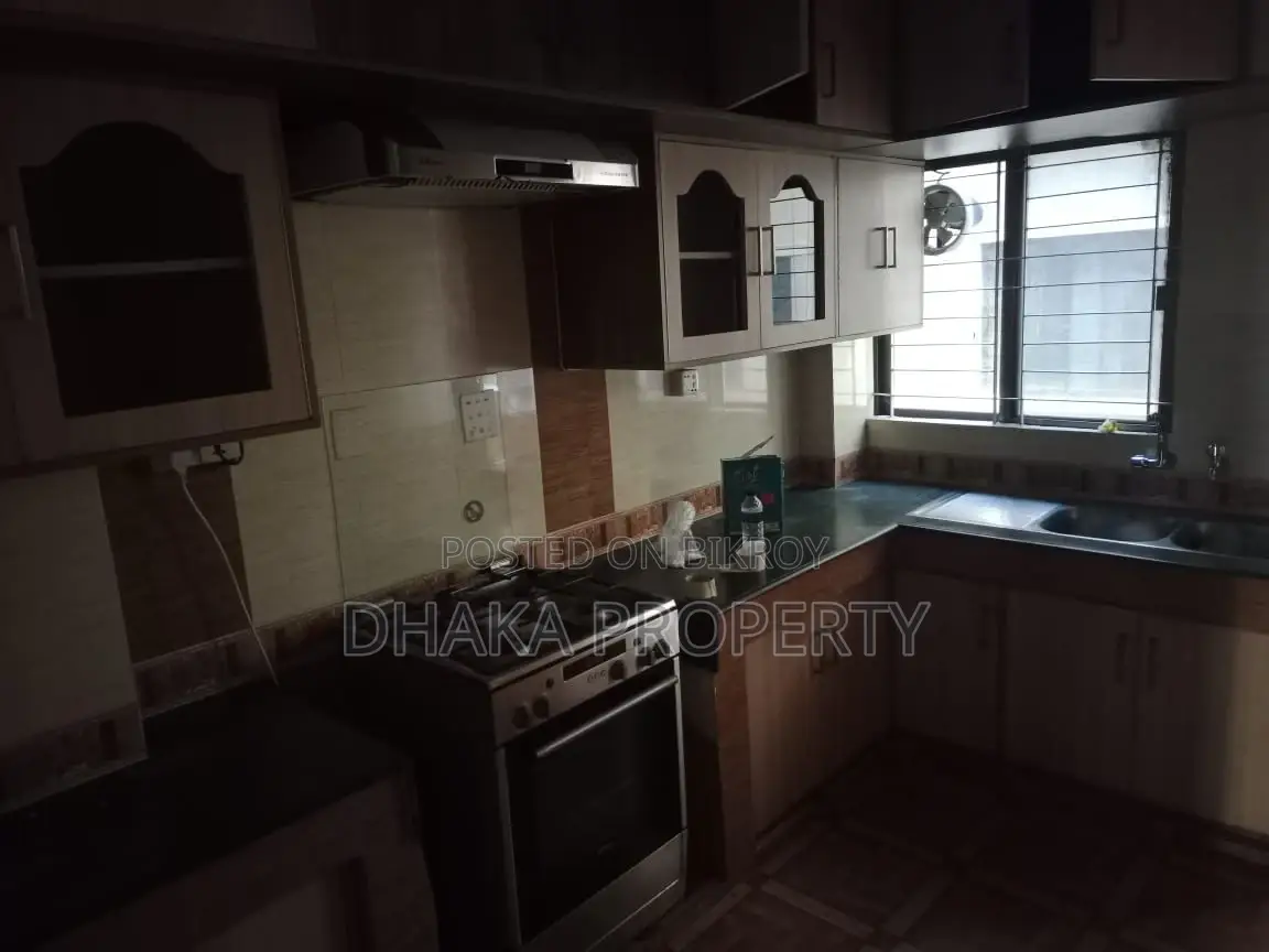 4-Beds (Gym-Swimming pool) Luxurious Apartment Rent in Gulshan North