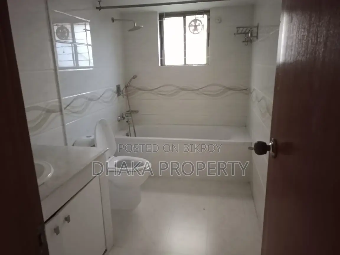 4-Beds (Gym-Swimming pool) Luxurious Apartment Rent in Gulshan North