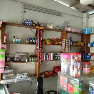 দোকানের ডেকোরেশন বিক্রি হবে
