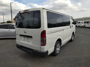 Toyota Hiace DX 2021
