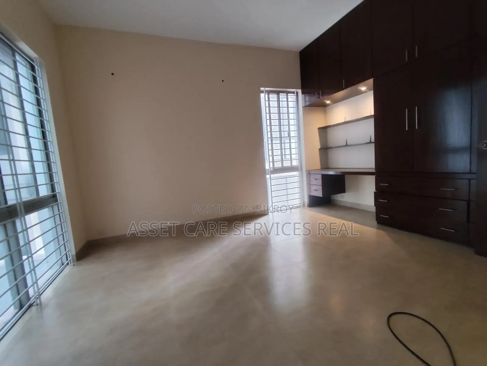 Gulshan 4-Bedroom Un-Furnished Exclusive Big Apartment for Rent