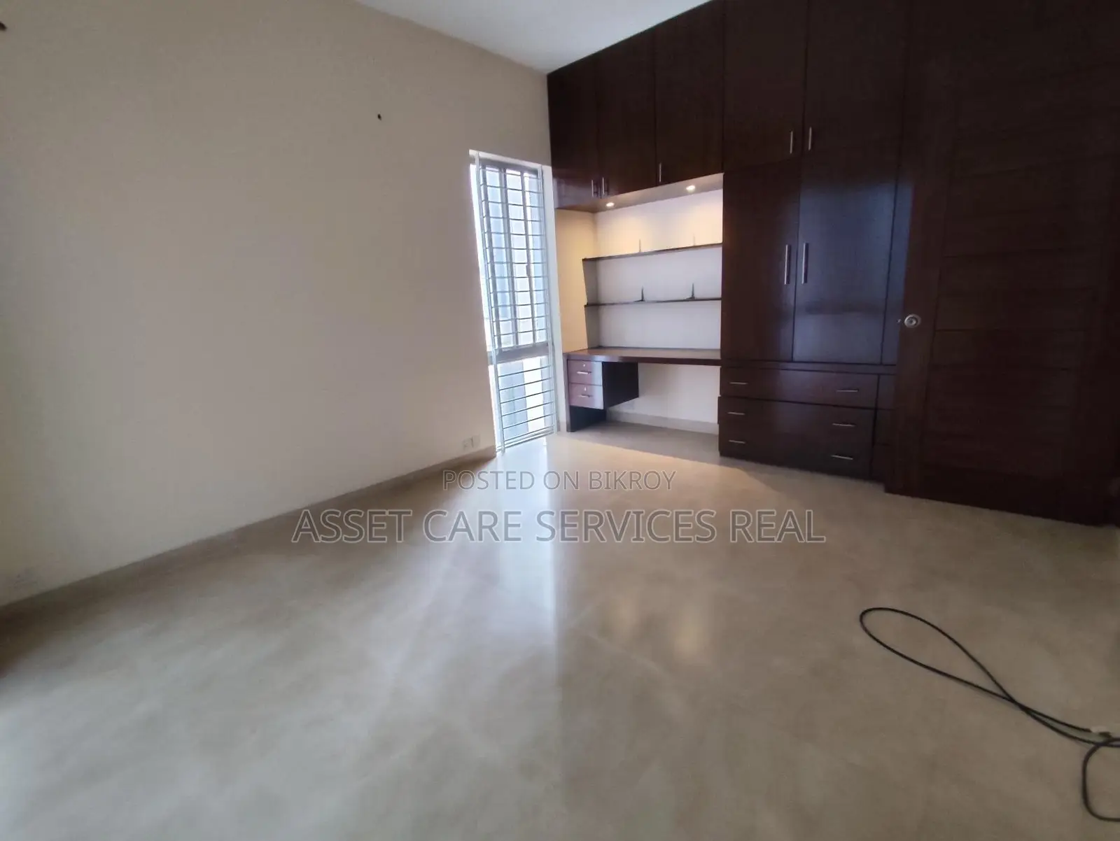 Gulshan 4-Bedroom Un-Furnished Exclusive Big Apartment for Rent